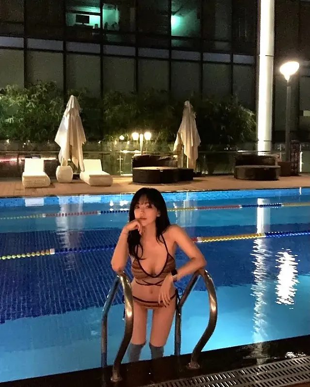 뒤늦게 물놀이 instagram for bin._.ny