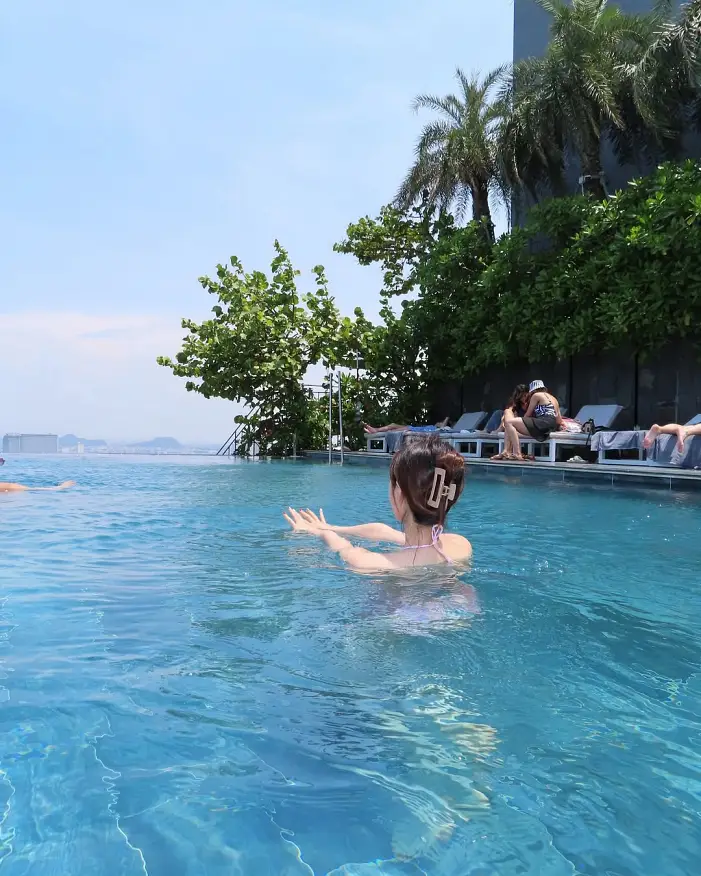 피자랑 맥주 잔뜩먹고 뛰어들었던 바다는 평생 못잊을거야 instagram for eunhea_2