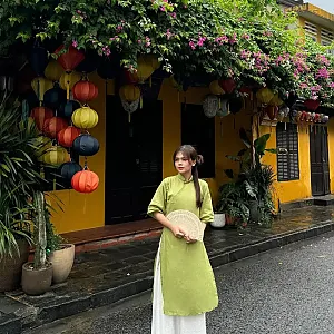 아오다이(Ao dai)의 작은 옷자락이 바람에 휘날리며, 누군가의 마음을 움직이는 그 아름다움은 결코 사라지지 않을 것입니다. instagram for tngann1602