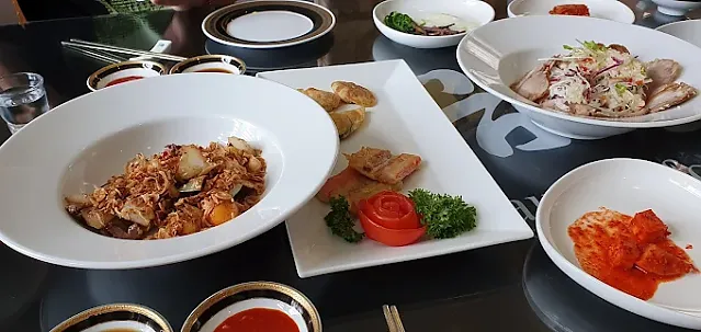 베트남 최초 원조 착석식당 금강