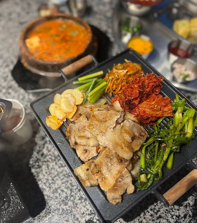 7군 푸미흥  벽돌집 냉삼 전문점