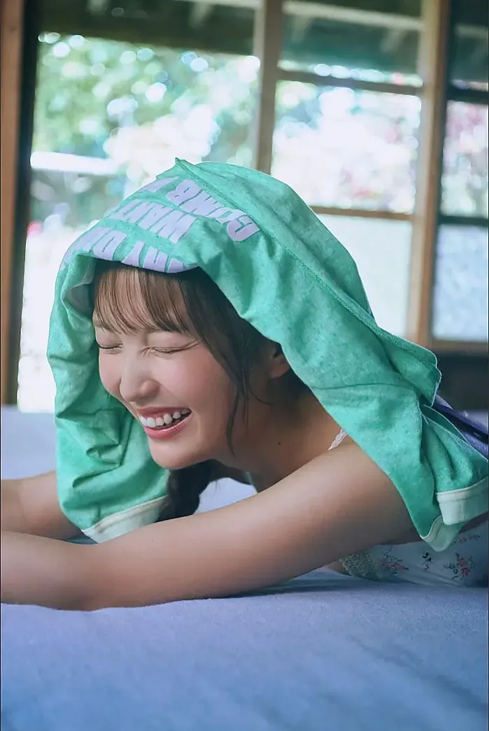 NEO 네오, 사진집 2025 가을 시즌 걸 「푸른빛에 녹아들다」