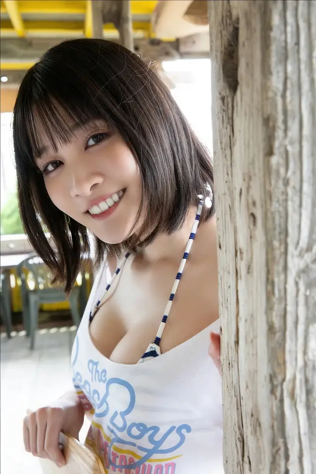 이가라시 하야카 디지털 사진집 「F컵이에요! vol.1 해변가 카페의 너무 귀여운 아르바이트 편」 Set.01