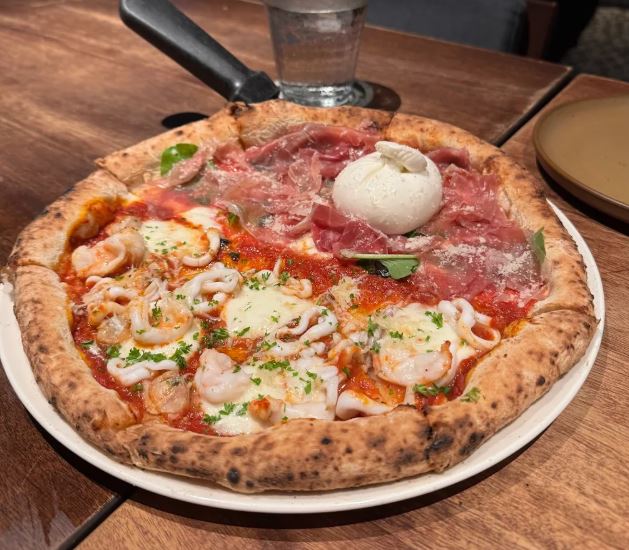 호치민 미술랭 선정 피자 맛집 Pizza 4P's 포피스 (호치민 전지역) 본점 1군벤탄시장