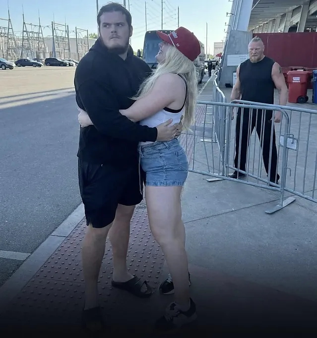 가냘쁜 딸의 남친을 노려보는 아버지