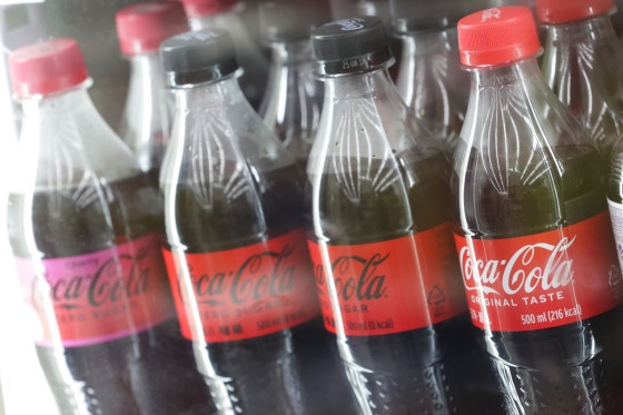 코카콜라 인수 20년만에 첫 적자&hellip;LG생건 희망퇴직 칼바람