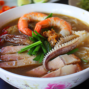  분맘 꼬국 (Bun mam co Cuc)