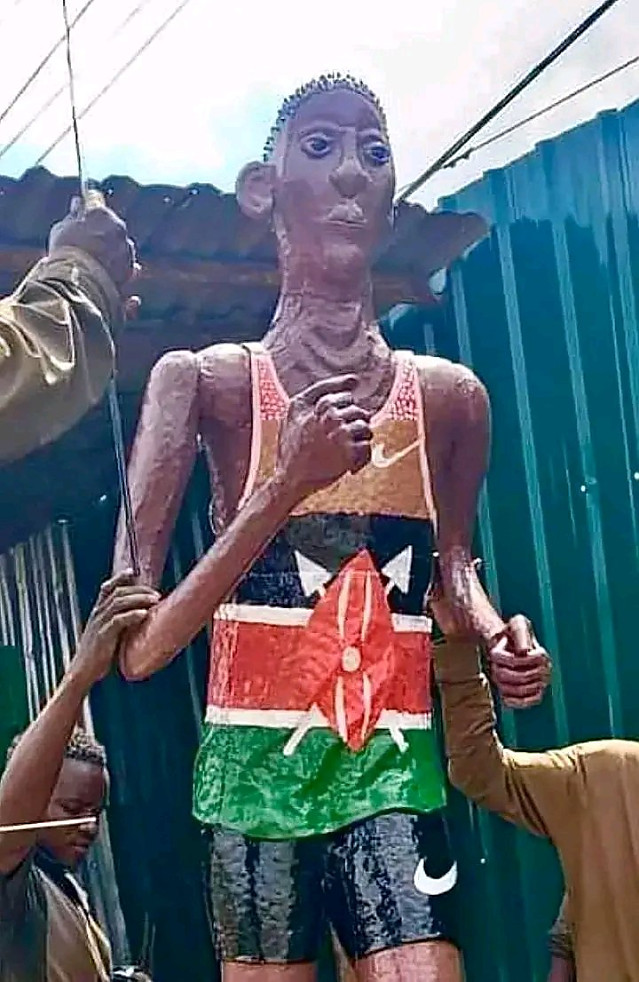 레전드 마라토너 킵초게 동상비교...