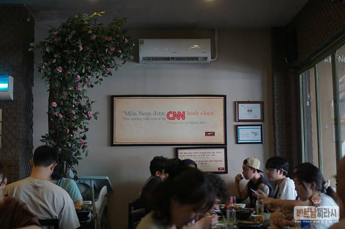 CNN에 소개된 스프링롤 & 분짜 맛집 “Quan Nem(꾸안 넴)”