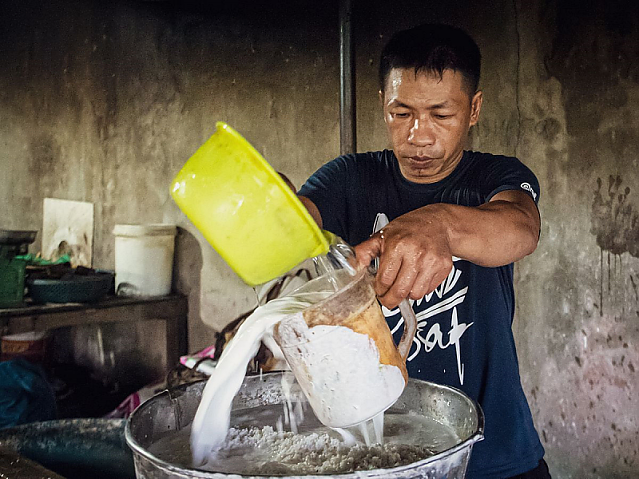 Cao Lầu 국수를 처음부터 만드는 Hội An 가족을 만나보세요