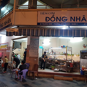 호치민 1군 벤탄시장 로컬 맛집인 동냔 백반집 Quan Com Dong Nhan 알려드립니다.