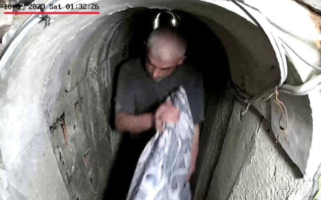 하마스 지도자 아내가 피신전에 챙긴 것