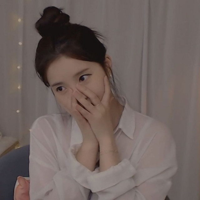 ASMR 유튜버 윤잉