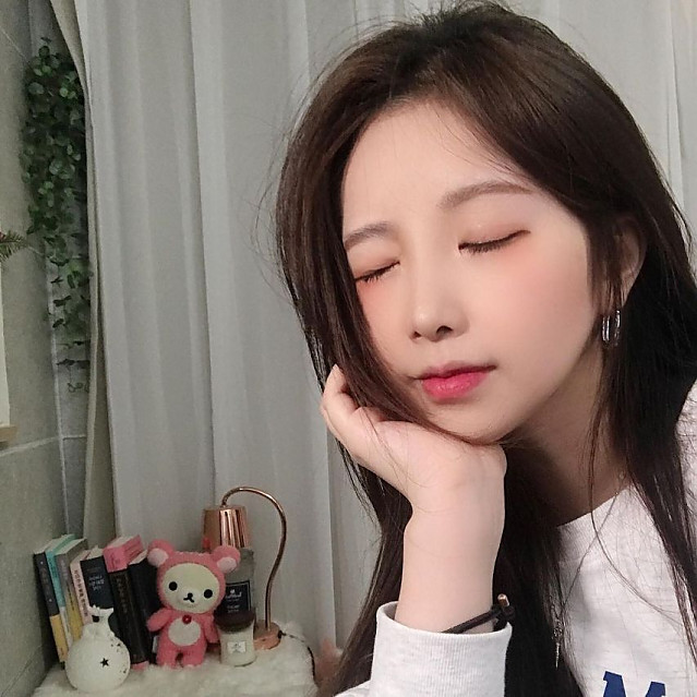 ASMR 유튜버 윤잉