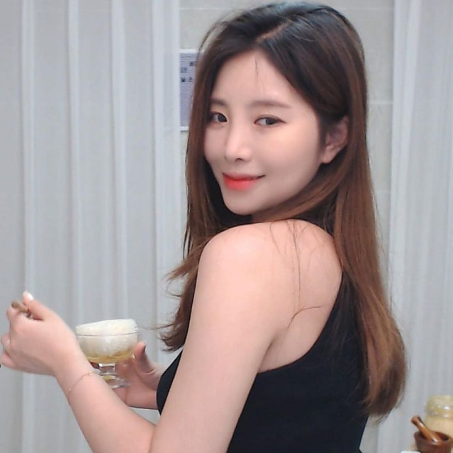 ASMR 유튜버 윤잉