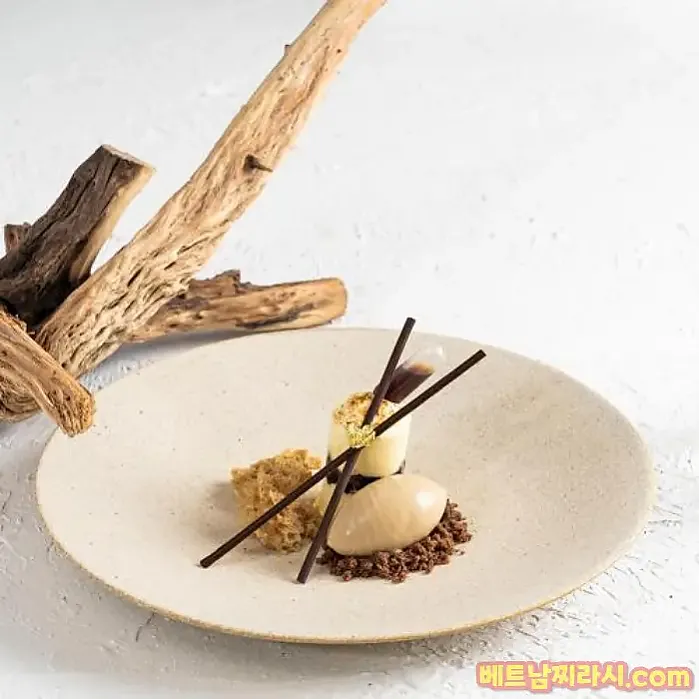 The Monkey Gallery Dining