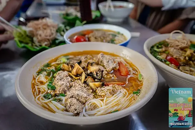 탄하이 (Thanh Hải) 3군지역 골목에서 40년 동안 이어온 Bún Ốc 및 기타 북부 별미