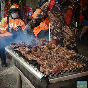 껌땀 맛집 Cơm tấm Nguyễn Văn Cừ