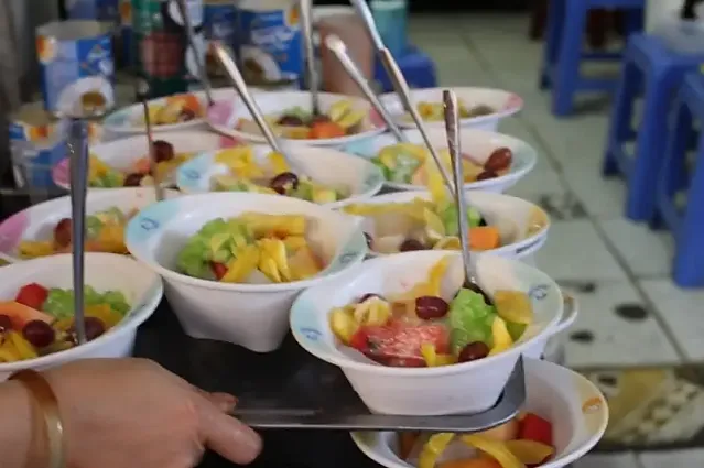 호아베오 (sinh tố hoa béo) 망고가 올라간 빙수가 유명한 디저트 맛집