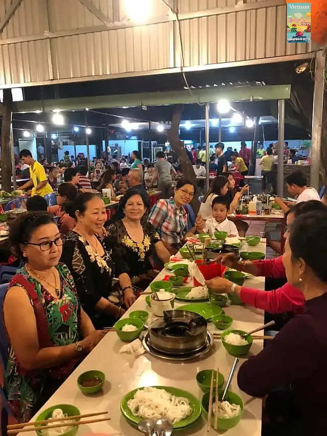 Giao Toan 쇠고기 전골 - 40년 역사의 호치민 유명 쇠고기 전골 레스토랑