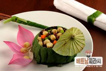 브라운 라이스 인 로터스 리프