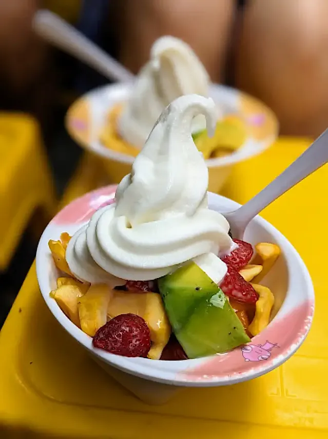 호아베오 (sinh tố hoa béo) 망고가 올라간 빙수가 유명한 디저트 맛집
