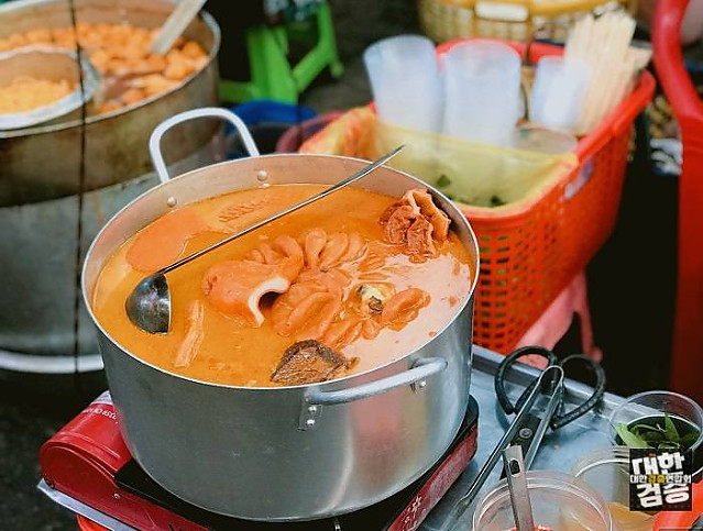 햄안밧 76 Hẻm Ăn Vặt 76