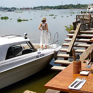 호치민에서 느긋한 브런치를 더 덱 사이공