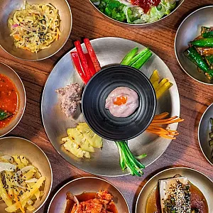 들깨시래기 D7 Tía Tô에서 지친 현대인을 위한 가정식 한식