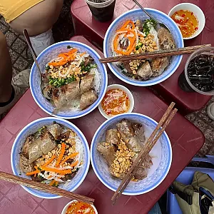 분팃 느엉 Bún Thịt Nướng Hoàng Văn