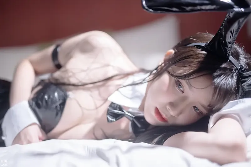 이아린, 블루케이크 ‘화이트 블랙 버니’ 세트.02