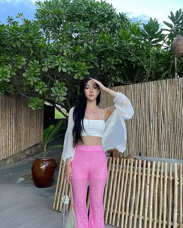 내 핑크 레이스 바지 시선 집중