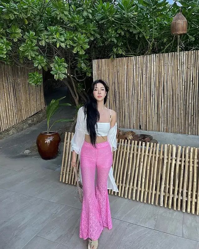 내 핑크 레이스 바지 시선 집중