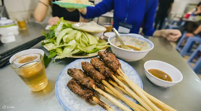 아오자이 라이더와 함께 다낭의 야경 명소와 맛집을 탐험하는 특별한 야간 투어