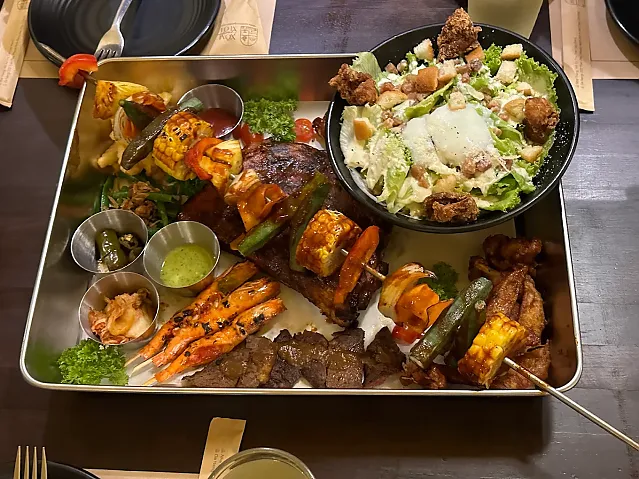 [다낭] 6가지 다양한 브랜드 식당이 모여 있는 씀모이 가든' (XomMoi Garden) 다낭점