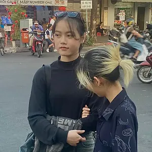 Chợ Bến Thành, Saigon 8월 17일 Tóc này là tóc xấu