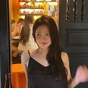 버거 먹어러 가서 셀카 @ykxooo 인스타