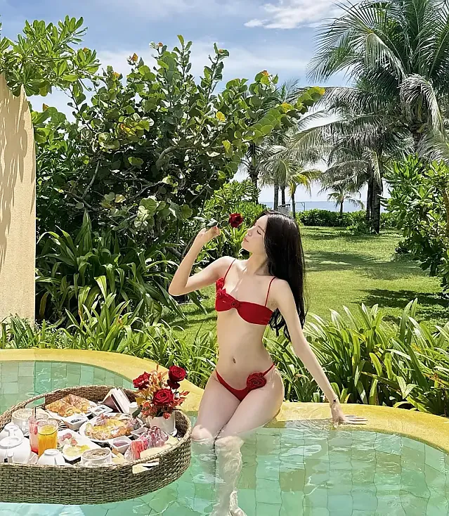 차분한 느낌으로 셀카  @tuogsann 인스타