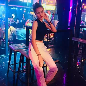 베트남 부이 비엔의 활기 넘치는 거리에서 춤을! @_kisu_kukadiya15