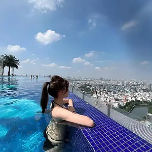 호텔 수영장이 낮과 밤 모두 너무 좋았다 @miku___tama