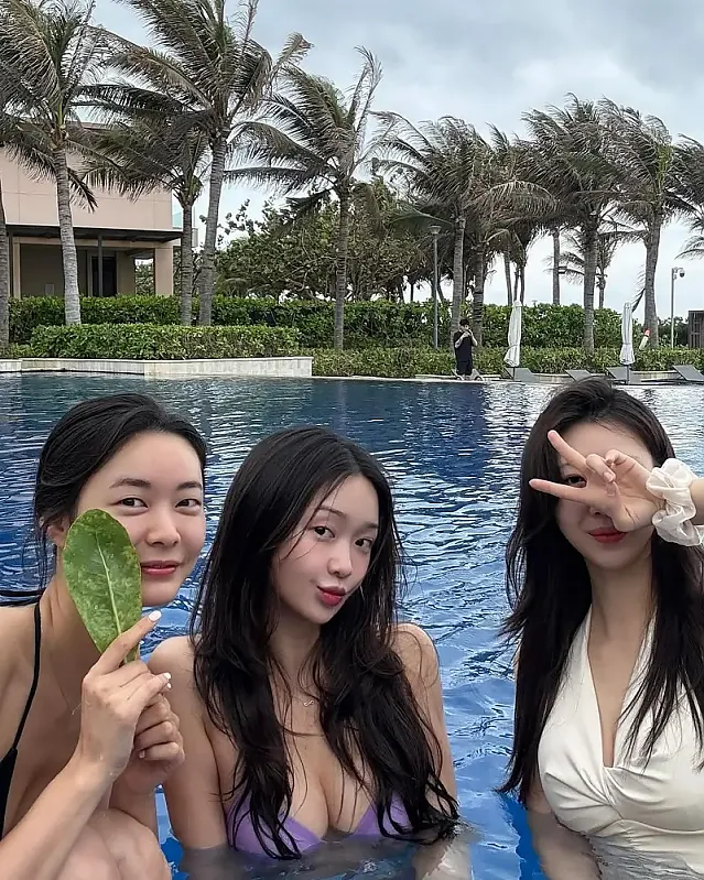 마지막날 아침 수영 못한게 한이댜 instagram for clara_lovelyga