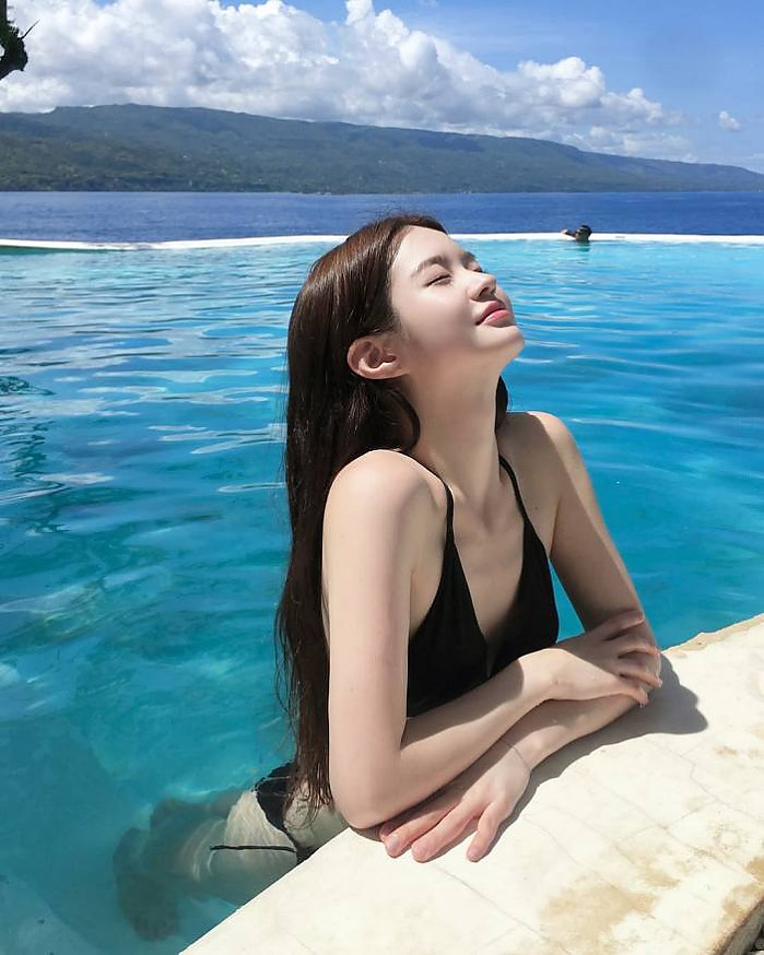 미리 만난 여름 덕분에 신난 instagram for rosierjoo