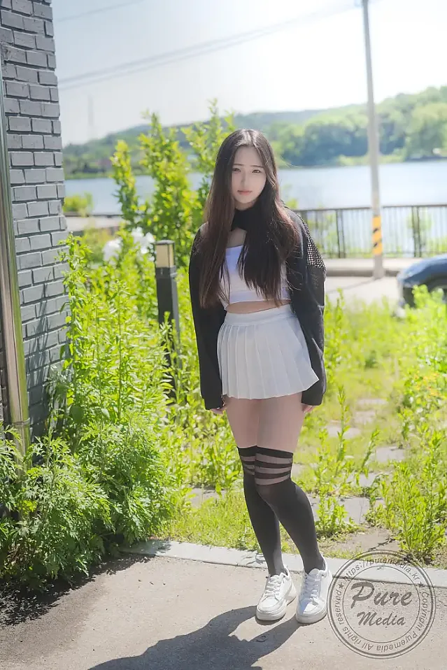 Yuna 유나, PURE MEDIA Vol.290 I’m 20 years old (1)