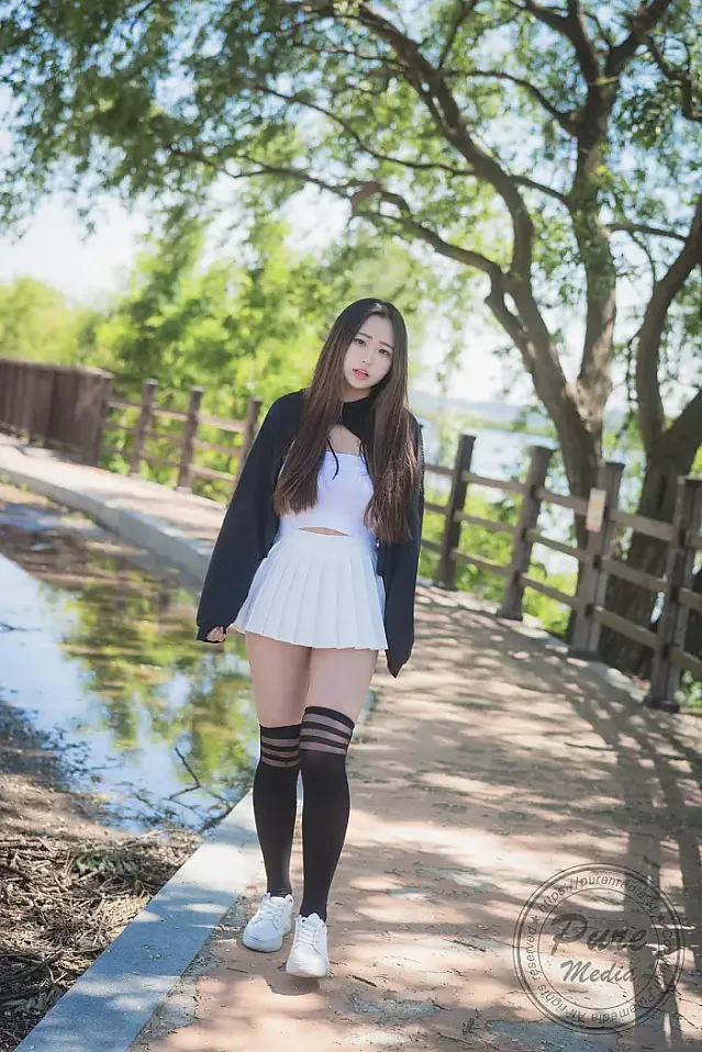 Yuna 유나, PURE MEDIA Vol.290 I’m 20 years old (1)