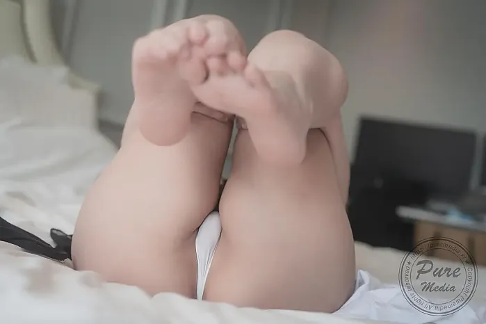 Yuna 유나, PURE MEDIA Vol.290 I’m 20 years old (2)