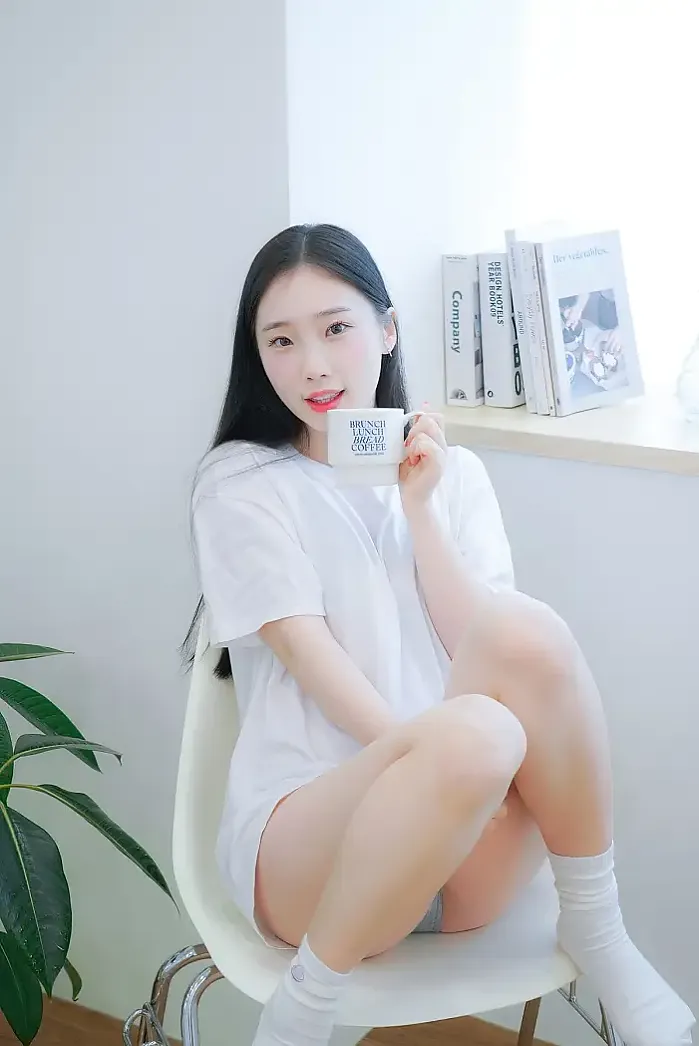 Pureding 퓨딩, Web Photobook Vol.04 Set.01