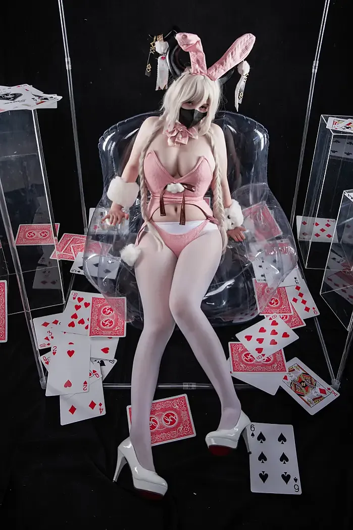 호쿠나이메코 北乃芽子, 누드 사진집 오와리