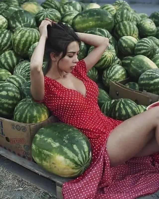 수박 농사짓는 시골처녀