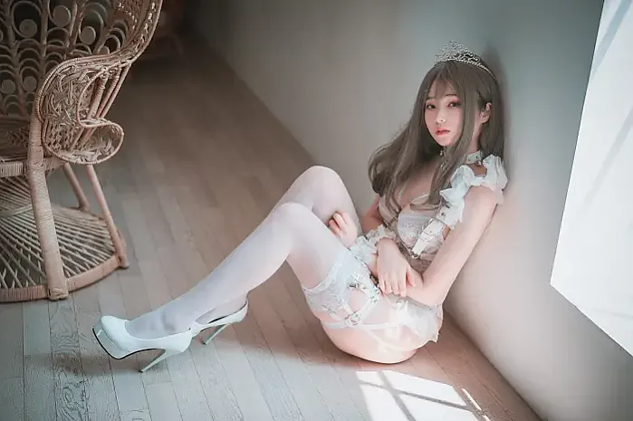 Bambi 밤비, DJAWA ‘Reine de Blanc’ 2