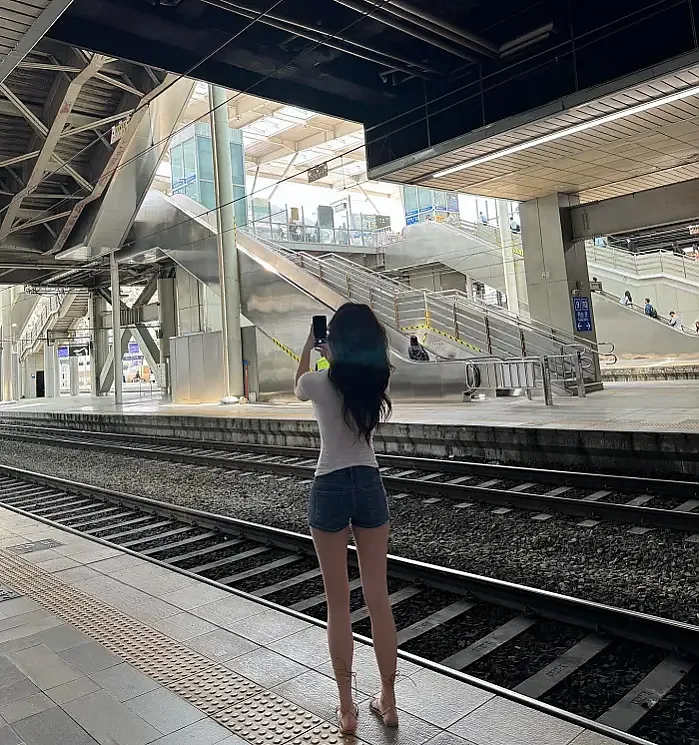 기차역 몸매 쩌는 슬랜더